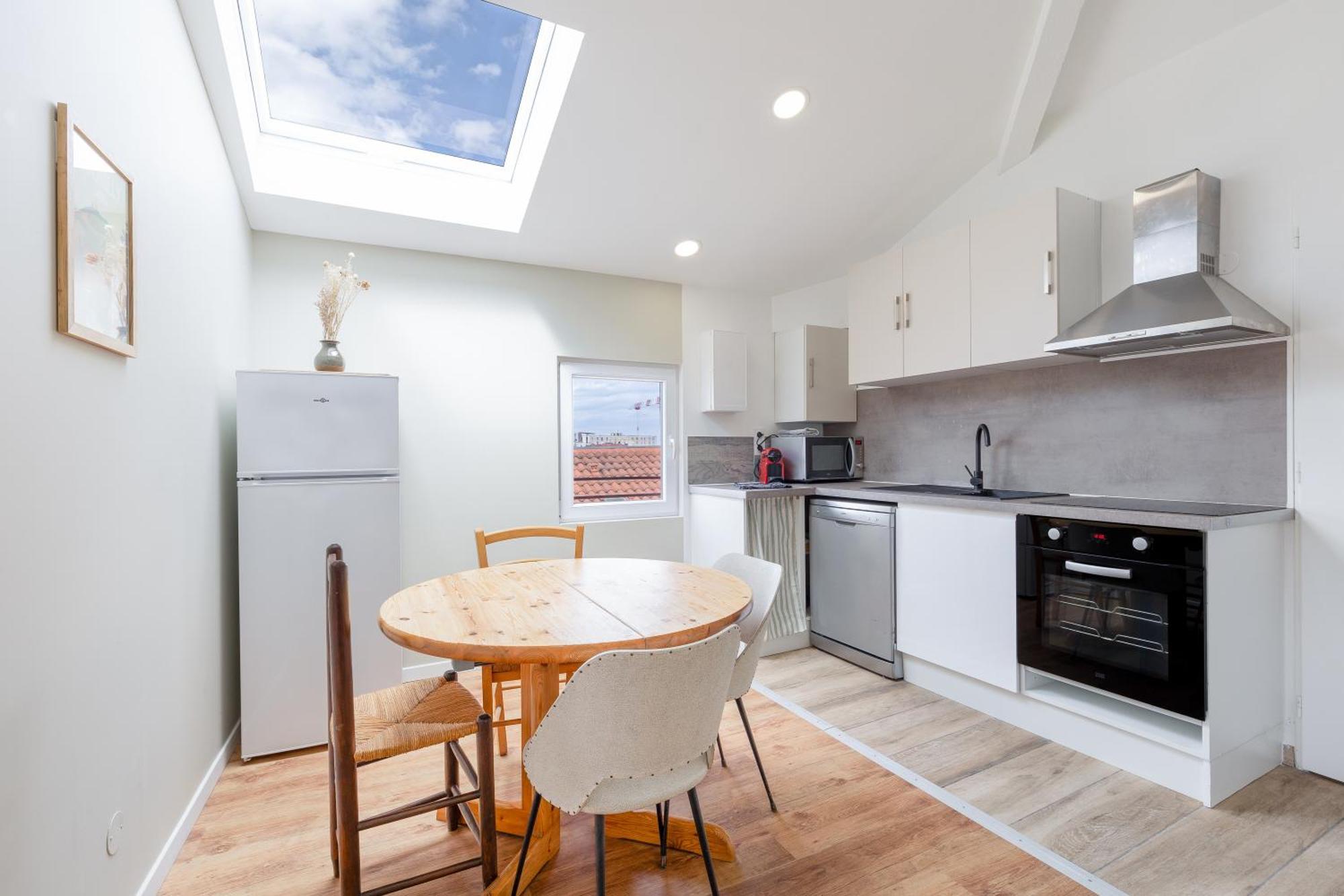 Appartement Climatise 2 Chambres ヴィルフランシュ・シュル・ソーヌ エクステリア 写真